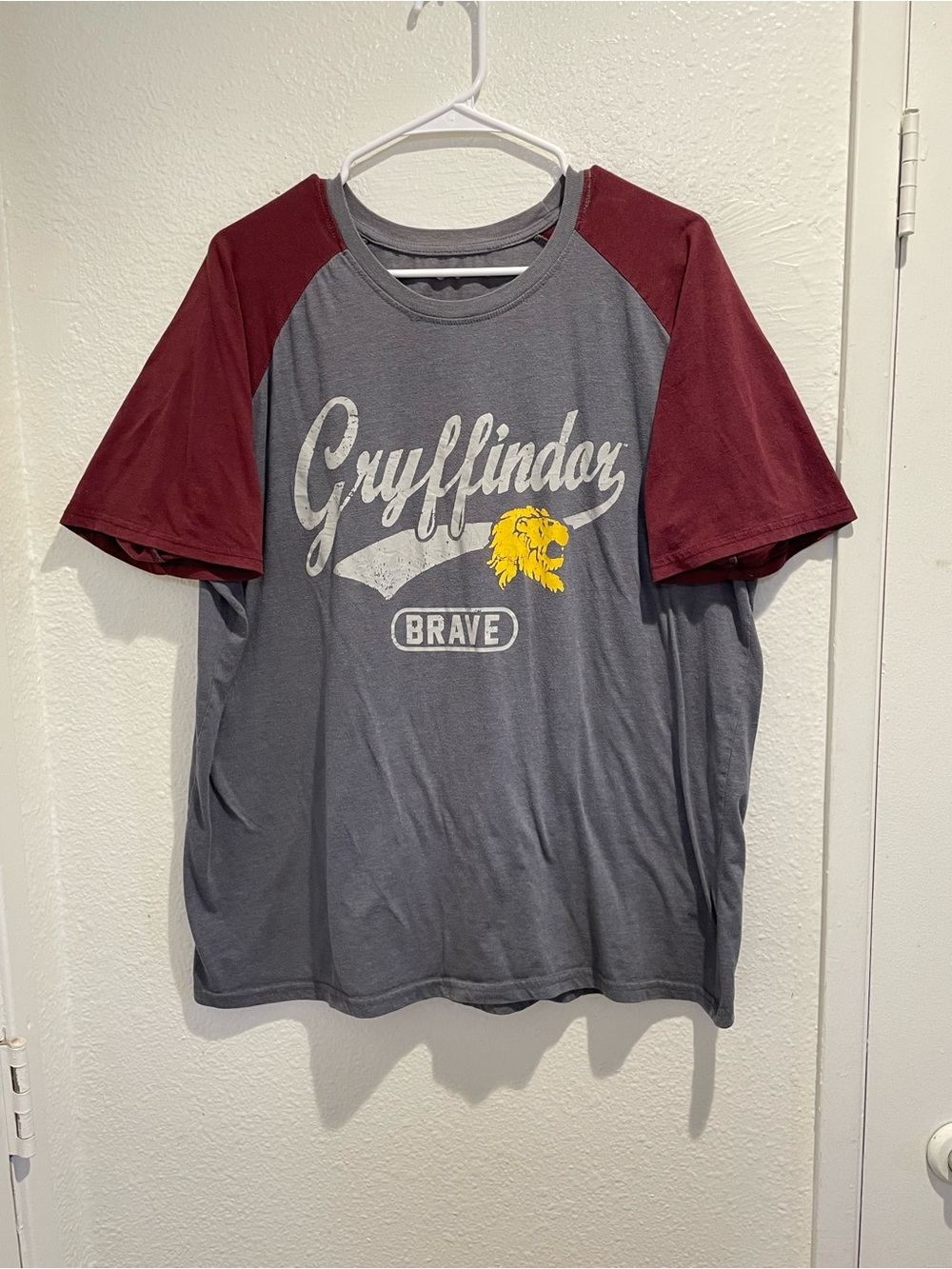Men's Harry Potter Gryffindor Brave Graphic Tee Raglan Baseball Shirt XL 🛡️